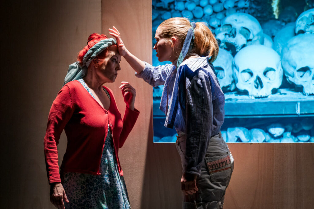 Theaterszene aus "Alte Sorten"