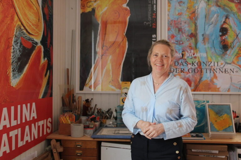 Alina Atlantis in ihrem Atelier