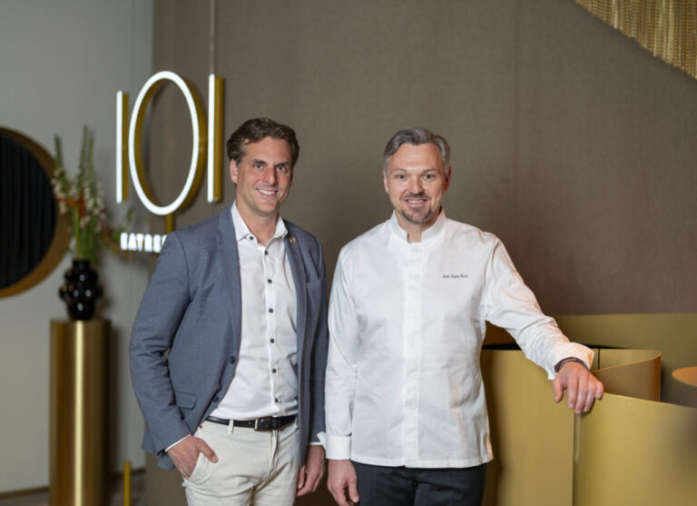 Thomas Mack und Küchenchef Peter Hagen Wiest