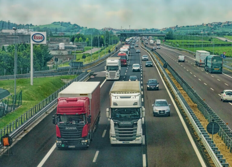 LKWs auf der Autobahn