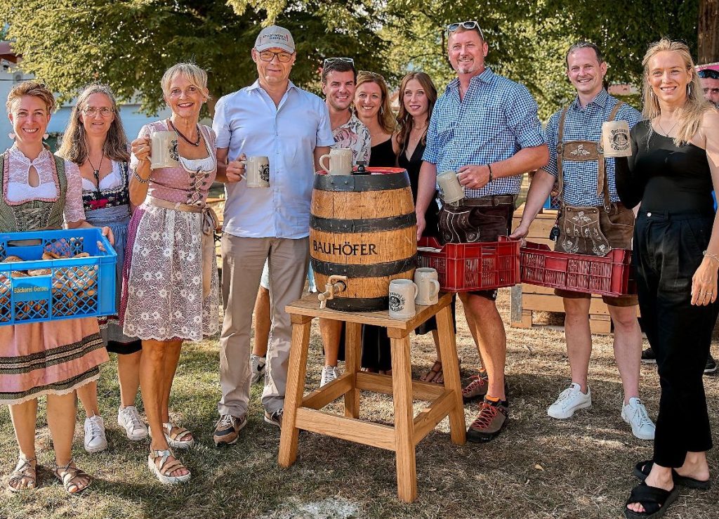 Helfer und Organisatoren beim Dorffest Zusenhofen