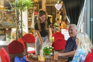 Restaurant Paar Junge Frau