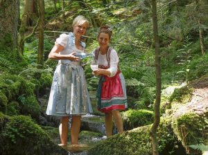 Tracht Schwarzwald Frauen