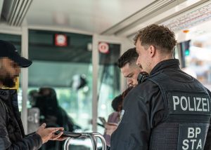 Grenzkontrollen Polizei Tram