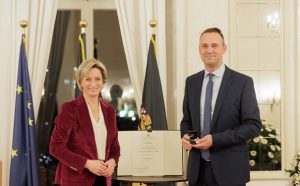 Dr. Nicole Hoffmeister-Kraut und Tobias Lanner