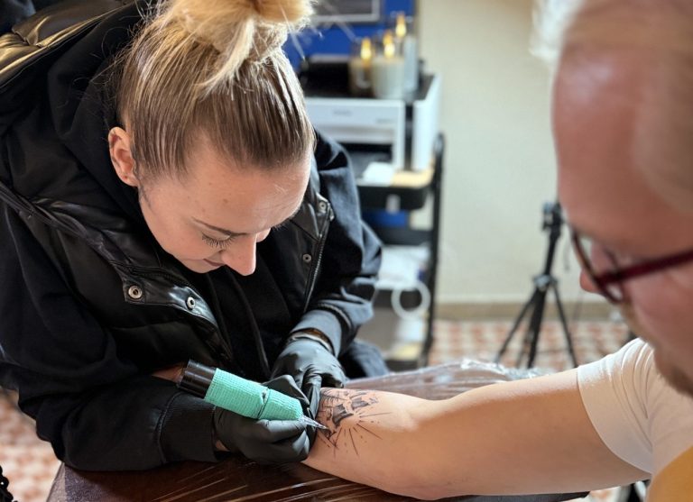 Olly Tätowiererin Schmutzfink Tattoos