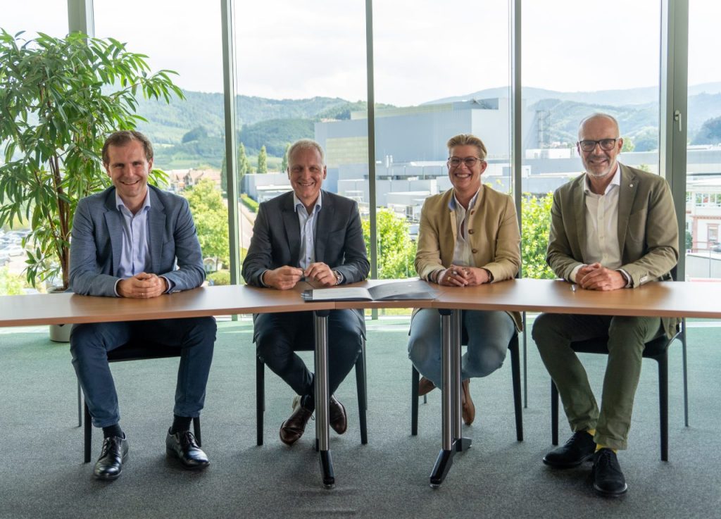 Unterzeichnung Kooperationsvertrag Koehler und Iqony