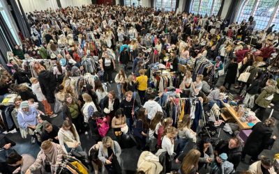 Halle Menschen Frauenflohmarkt
