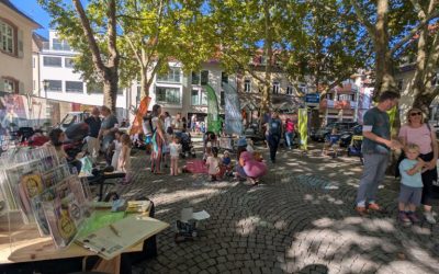 Öffentlicher Platz Offenburg Bäume Menschen