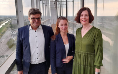 Hannah Panidis und Vertreter des MCO