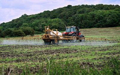 Traktor mit Pestiziden