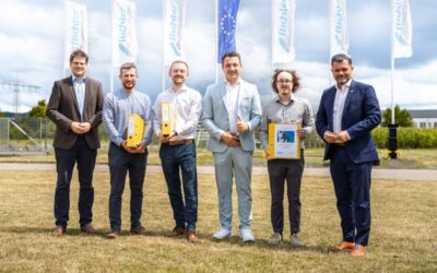 Firmenvertreter und Gäste bei Richter Aluminium